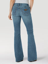 Load image into Gallery viewer, Women's Mid Rise Wrangler Jeans