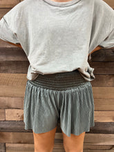 Load image into Gallery viewer, Women Smocked Shorts