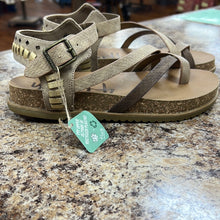 Load image into Gallery viewer, Beach Gold Sand Blowfish Sandals