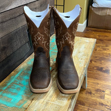 Load image into Gallery viewer, Twisted X Saddle And Rustic Orange