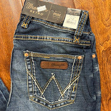 Load image into Gallery viewer, Women&#39;s Wrangler Retro Mae Jean