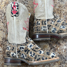 Load image into Gallery viewer, Girls Wild Patch Cheetah Sole Boot