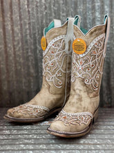Load image into Gallery viewer, Women&#39;s Corral White Overlay &amp; Embroidery Boot