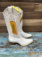 Load image into Gallery viewer, Women’s White Snip Toe Corral Boots