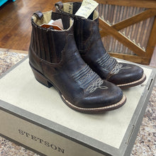 Load image into Gallery viewer, Stetson brown VINTAGE TOE SHORTY PILAR Women&#39;s boot .