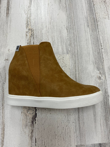 Lure Wedge Sneaker