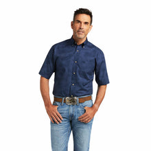 Load image into Gallery viewer, Men’s Tremaine Classic Button Up