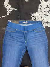 Load image into Gallery viewer, Women's Wrangler Maternity Jean