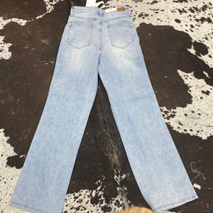 “Control Top”Vintage Wash Straight Jeans.