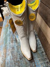 Load image into Gallery viewer, Women’s White Snip Toe Corral Boots