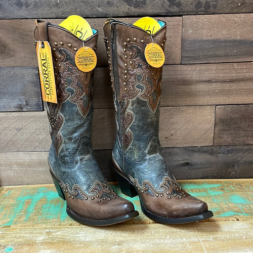 Women’s Laser & Embroidery & Studs With Zipper Boot