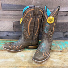 Load image into Gallery viewer, Brown Laser Embroidery Square Toe Boots